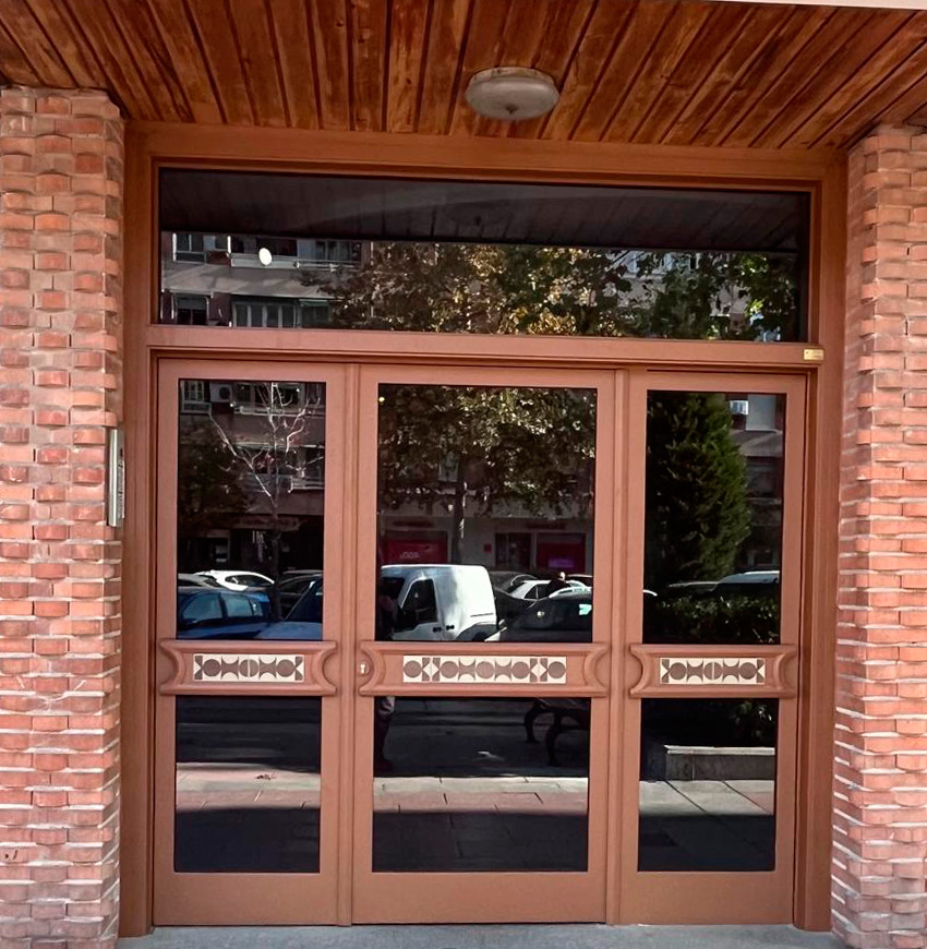 PUERTAS DE PORTAL AUTOMÁTICAS 3 puerta de portal automatica despues